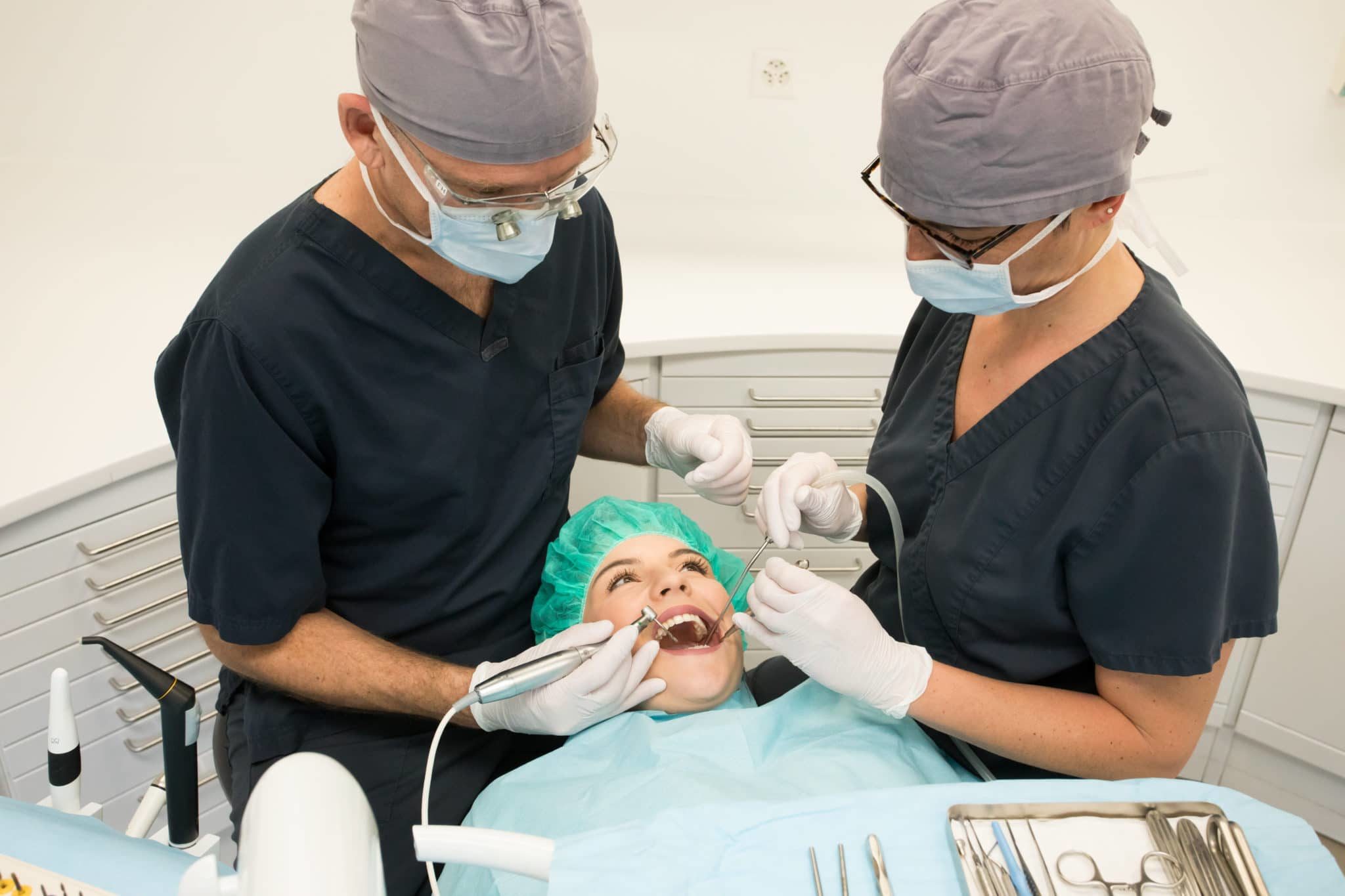 Extraction dentaire : quand, durée, déroulé, soins après